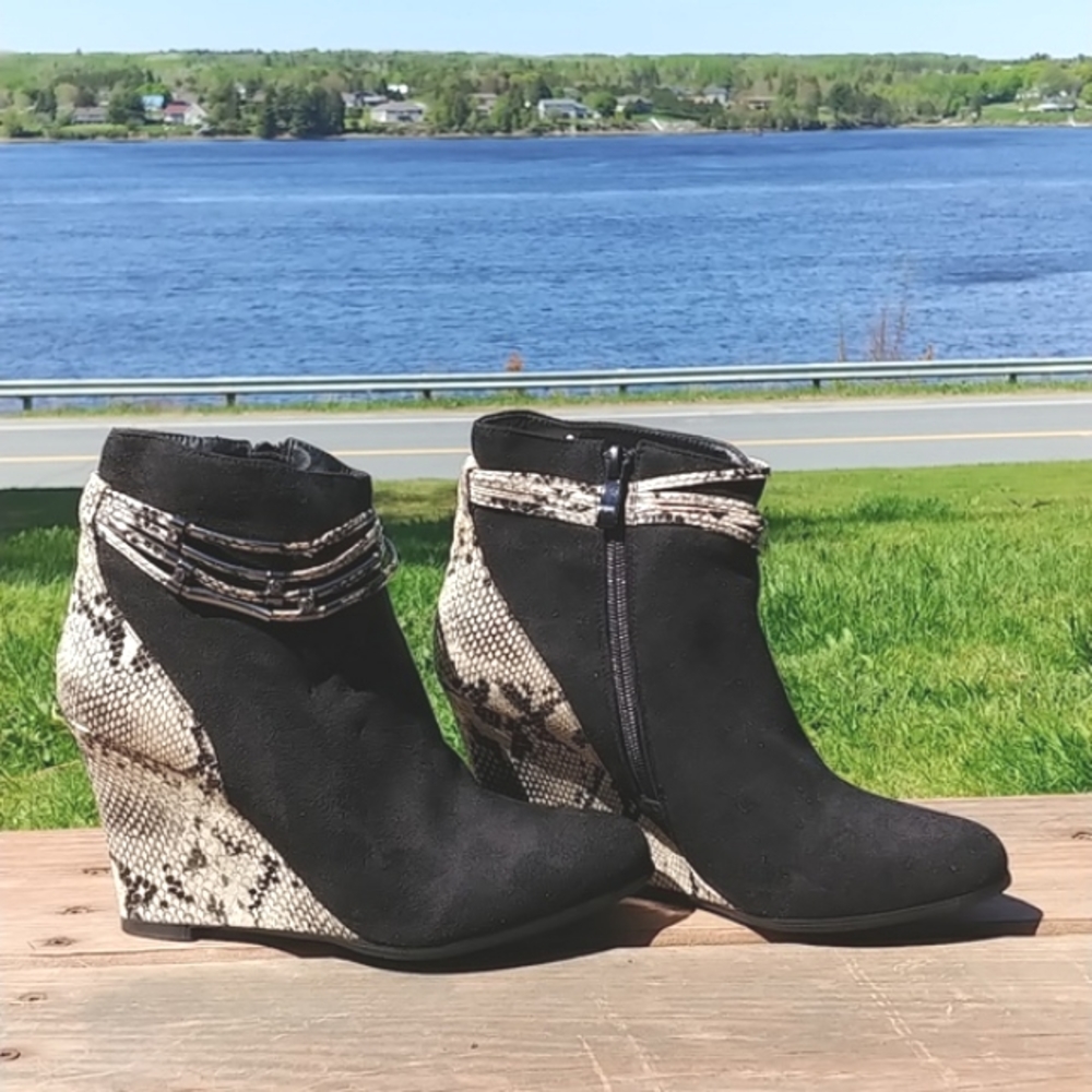Faux snake skin Print wedge heel ankle booties - NEW size 37/6.5